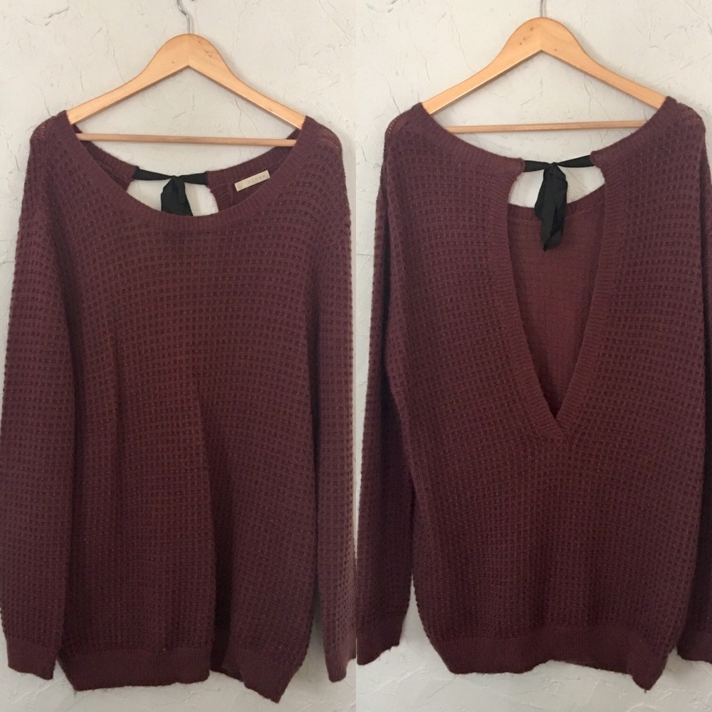 hinge · Low-back Sweater Tunic with Tie Detail